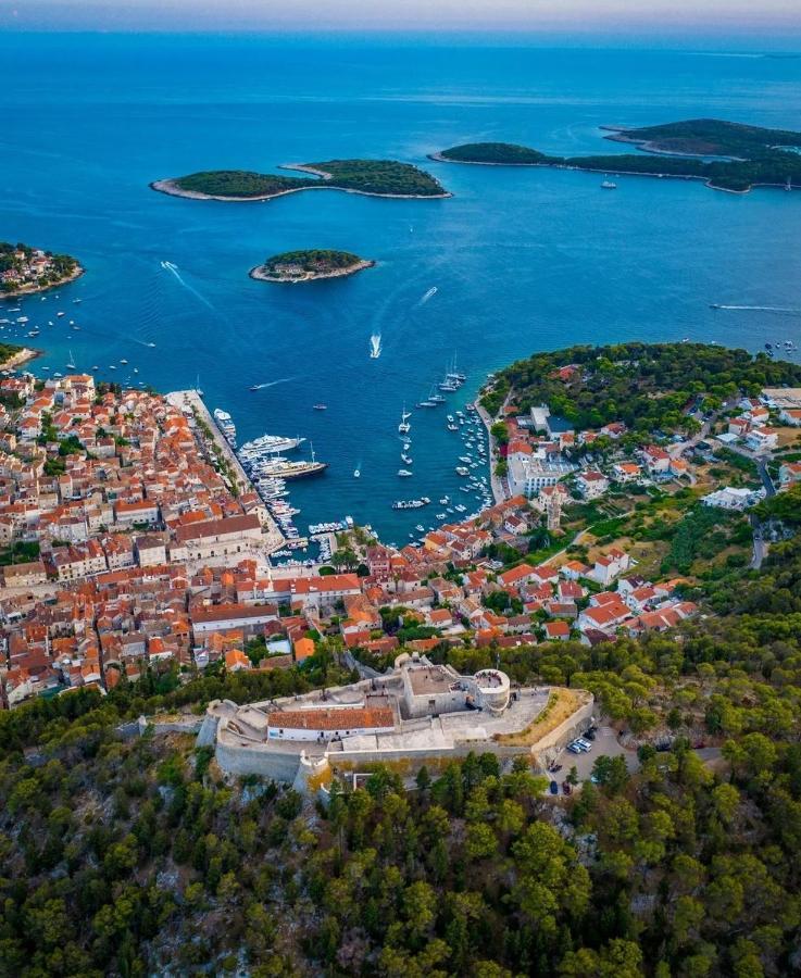 Apartments Green & Orange Hvar Town Exterior photo